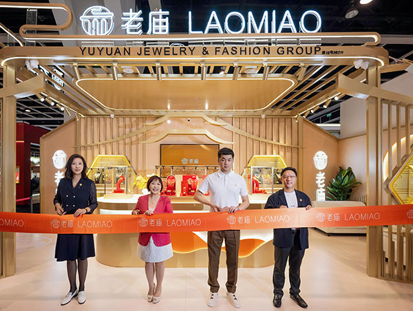香港珠宝首饰展览会老庙展位剪彩揭幕仪式.jpg